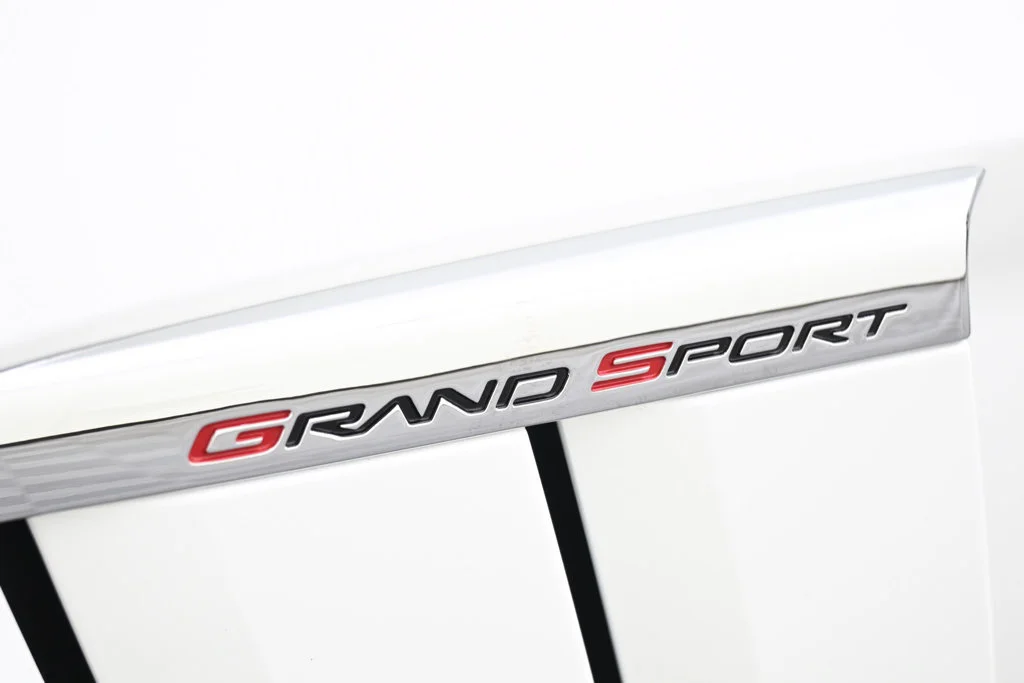 Used 2011 ARCTIC WHITE Chevrolet Z16 Grand Sport w/3LT image 25