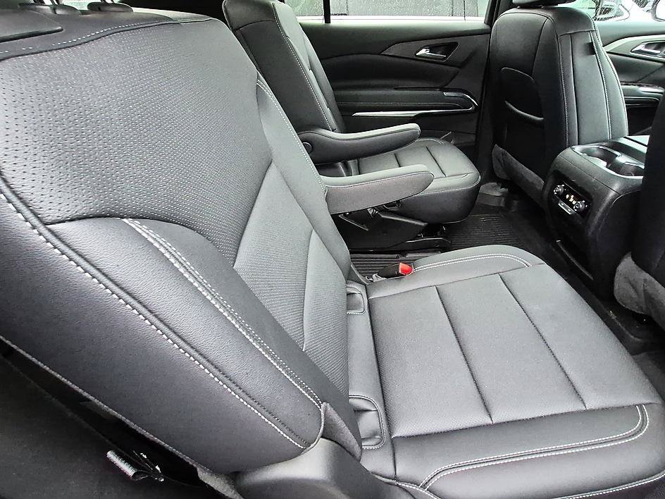 Used 2025 Radiant Red Tintcoat Chevrolet FWD LT image 33