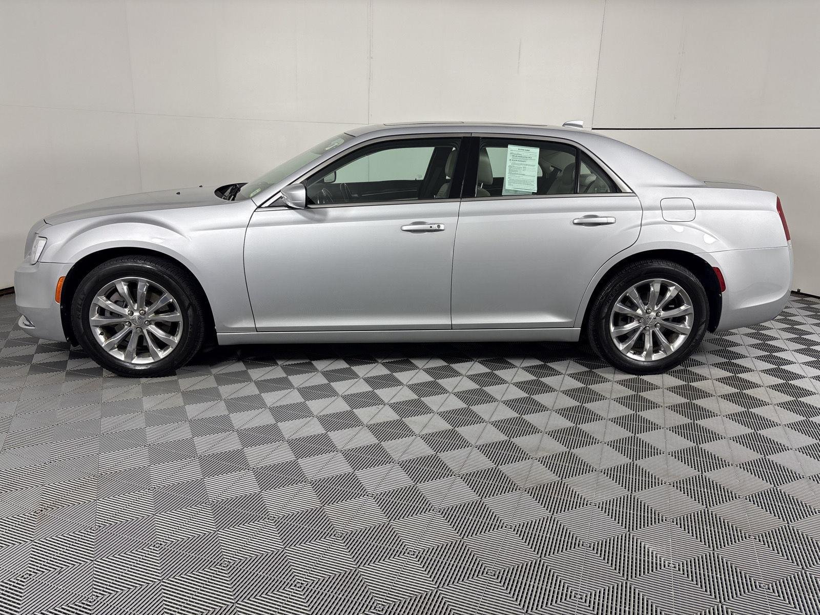 Used 2020 Silver Mist Clearcoat Chrysler Touring L image 14