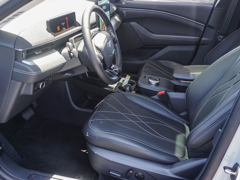 Used 2023 White Ford California Route 1 image 18