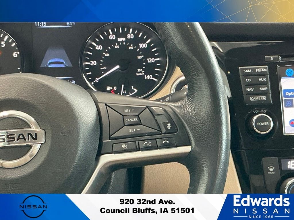 Used 2017 White Nissan  image 16