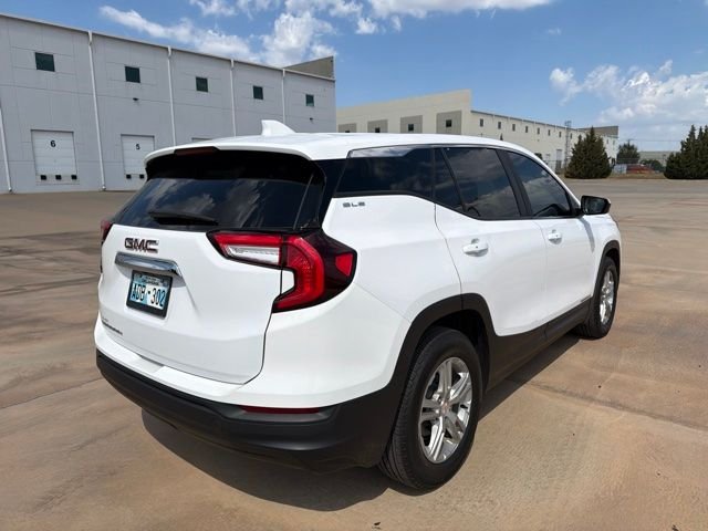Used 2023 White GMC SLE image 3