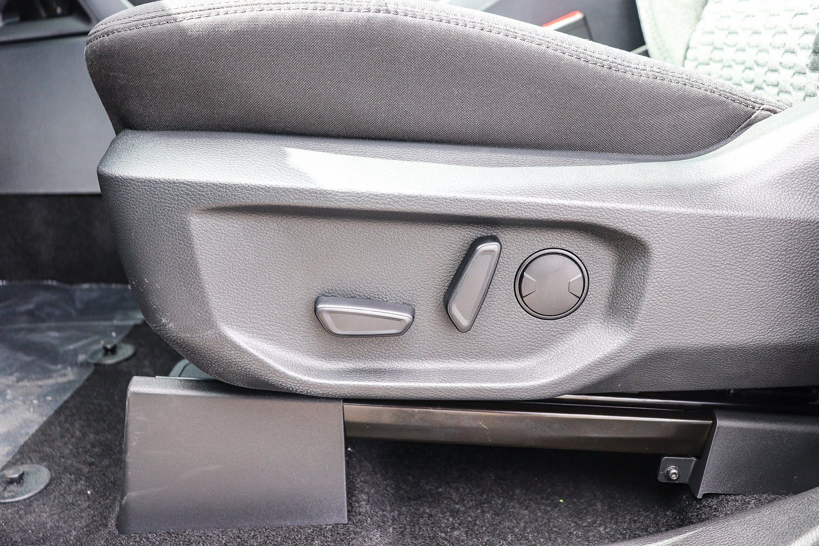 New 2026 Carbonized Gray Metallic Ford XLT image 23