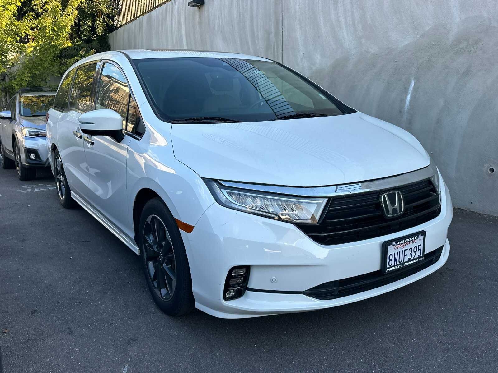 Used 2022 Platinum White Pearl Honda Elite 4D Passenger Van image 2