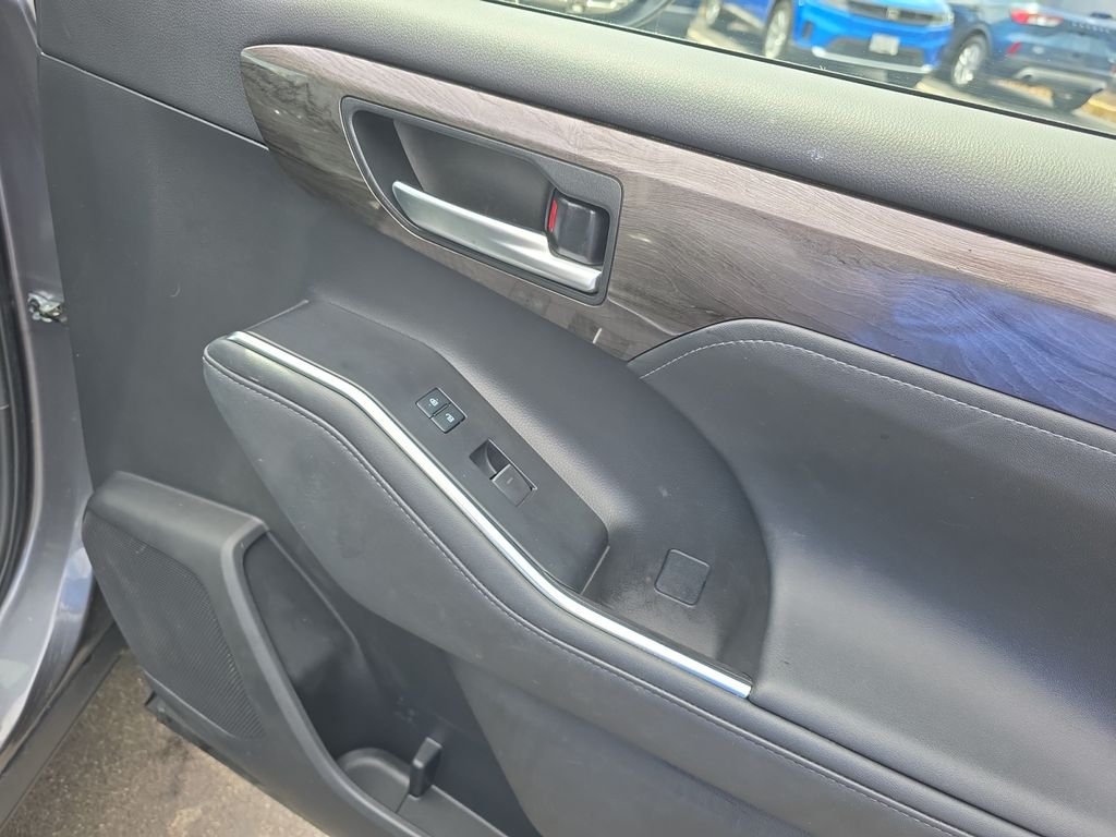 Used 2023 Magnetic Gray Metallic Toyota Platinum image 22