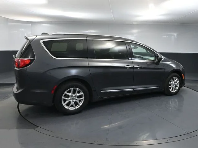 Used 2020 Gray Chrysler Touring L image 3