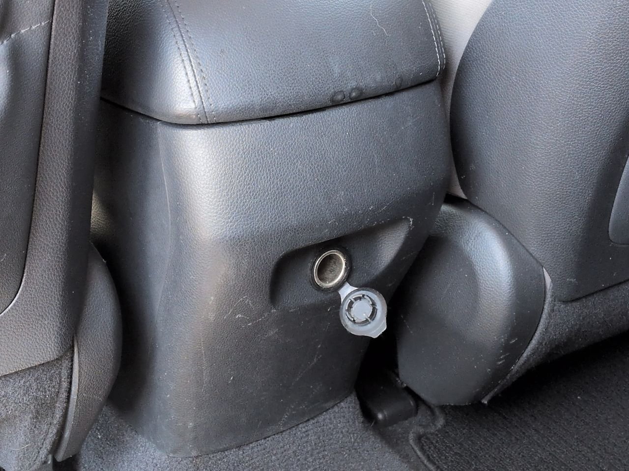 Used 2018 Gray Hyundai SE image 23