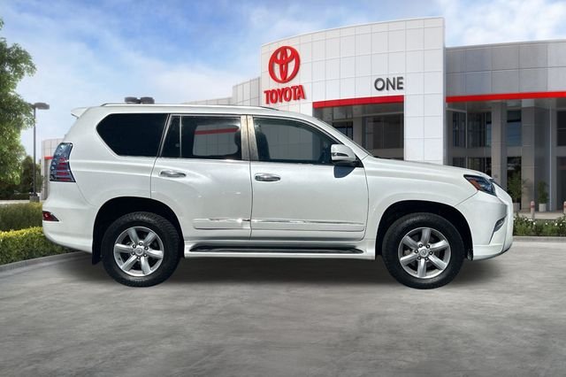 Used 2017  Lexus 460 image 3