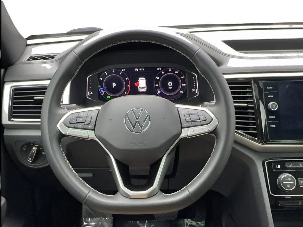 Used 2022 White Volkswagen 3.6L V6 SE w/Technology image 37