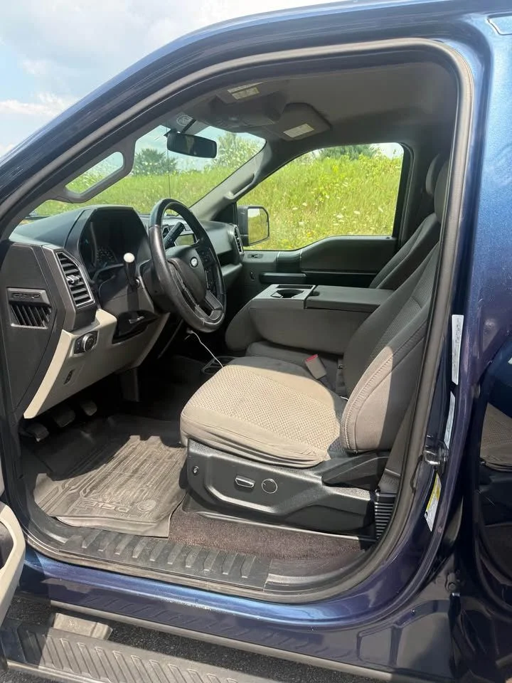 Used 2016 Blue Jeans Metallic Ford XLT image 4
