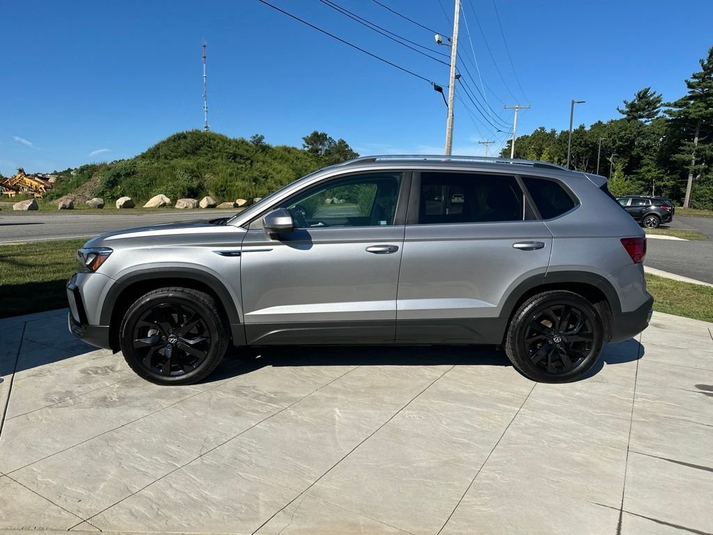 2023 Volkswagen Taos SE - Photo 3