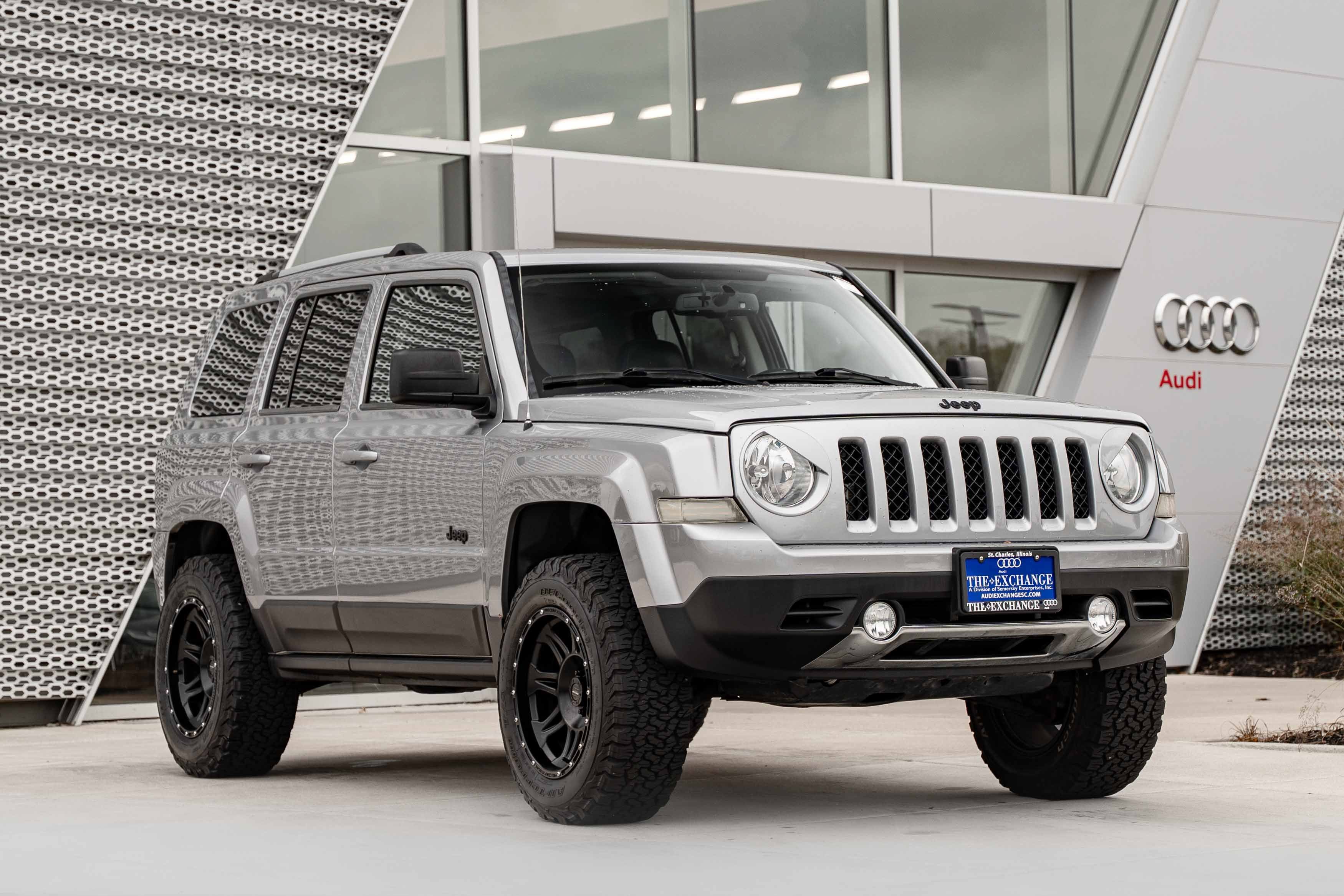 Used 2017 Billet Silver Metallic Clearcoat Jeep High Altitude image 1