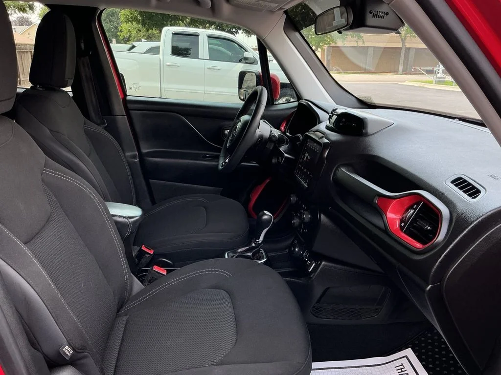 Used 2022 Red Jeep Latitude image 25