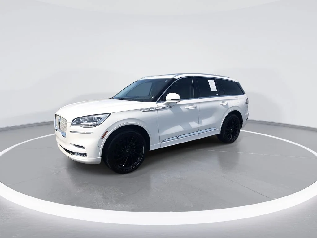 Used 2021 White Lincoln Reserve image 4