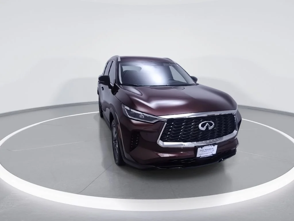 Used 2024 Red INFINITI LUXE image 3