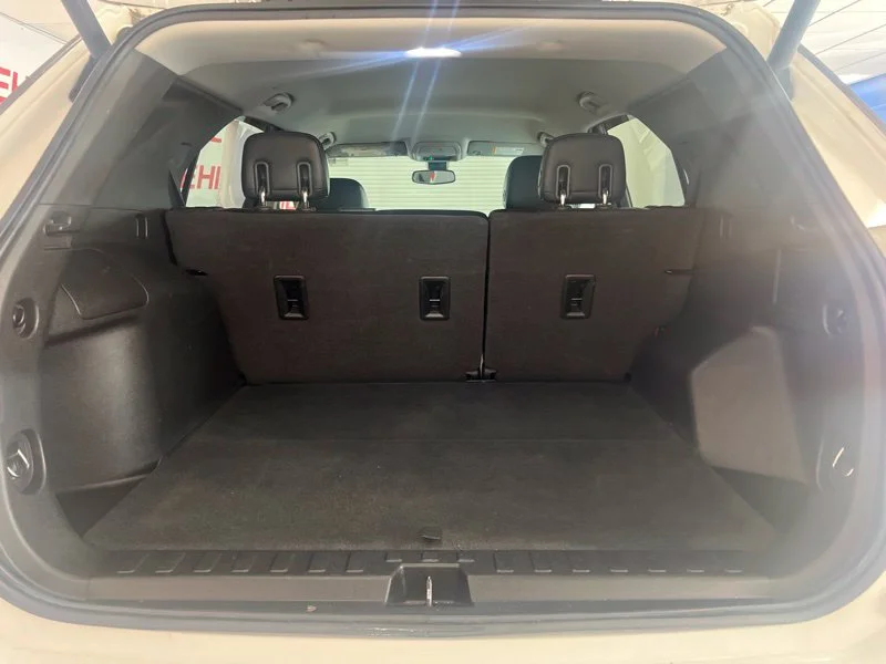 Used 2020 White Chevrolet LT image 8