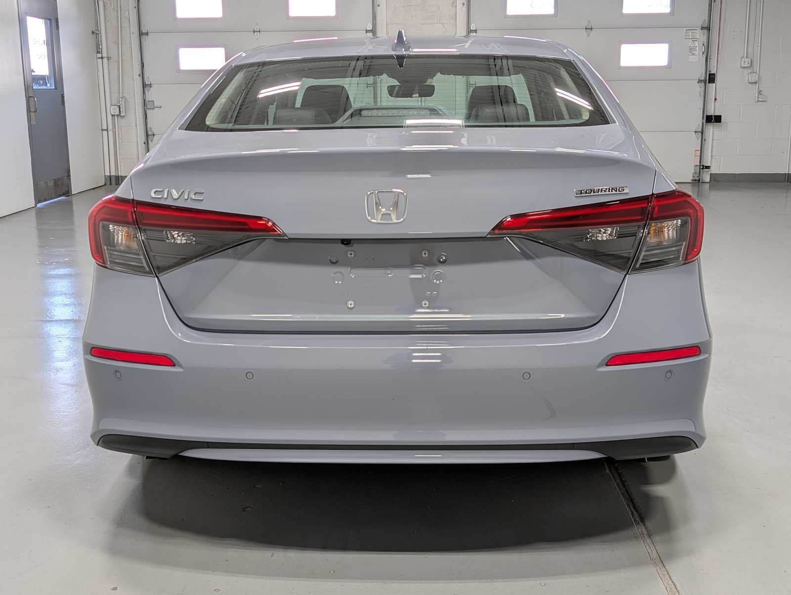 Used 2024 Sonic Gray Pearl Honda Touring image 9