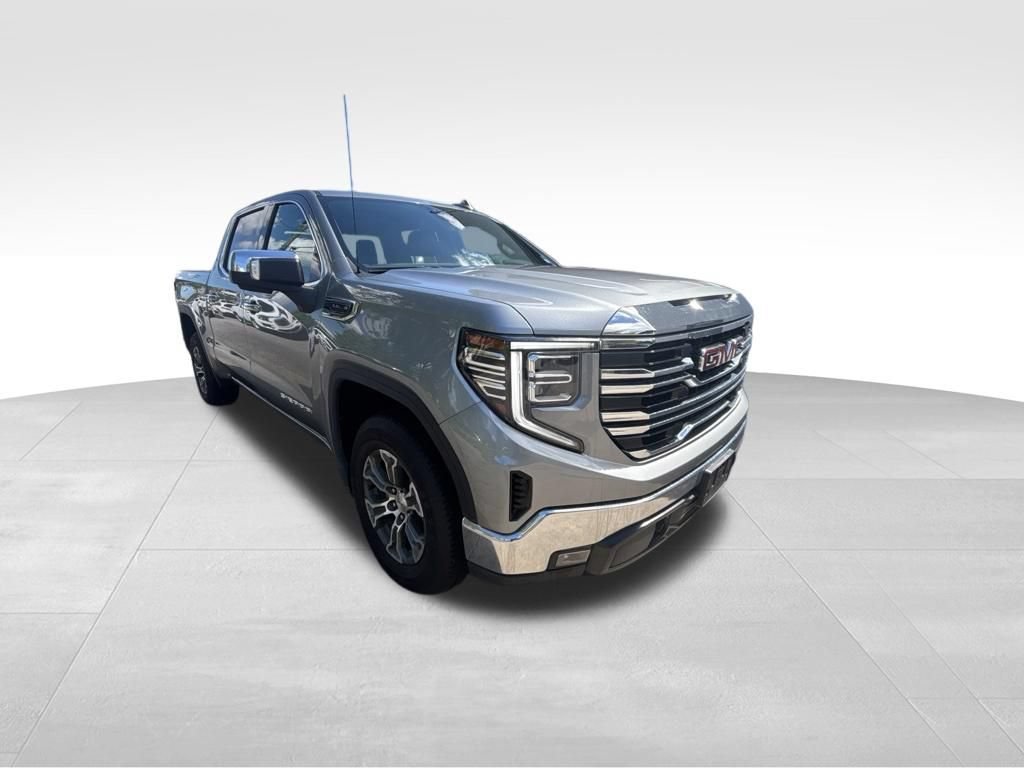 Used 2025 Sterling Metallic GMC SLT image 10