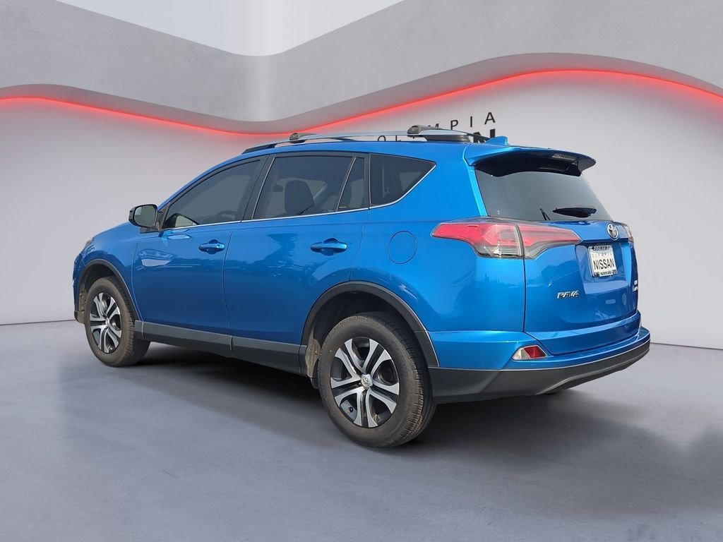 Used 2017  Toyota LE image 3