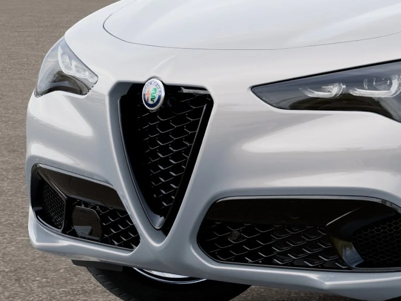 New 2026 Moonlight Gray Metallic Exterior Paint Alfa Romeo  image 7