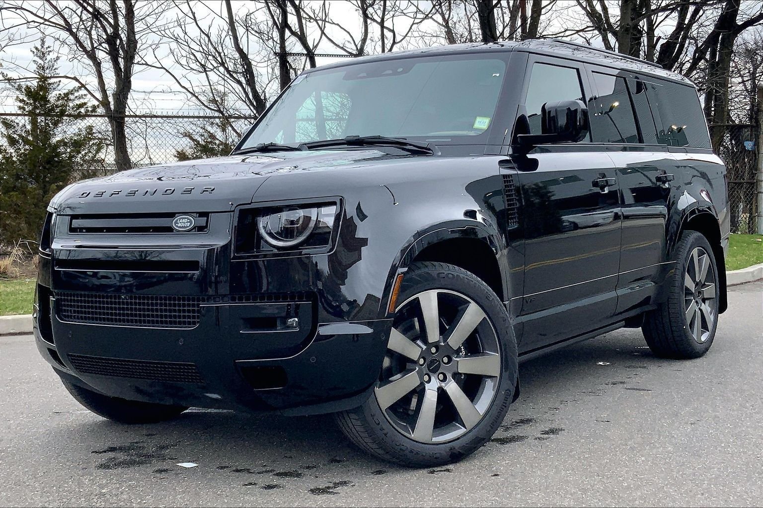New 2026 Santorini Black Land Rover V8 image 1