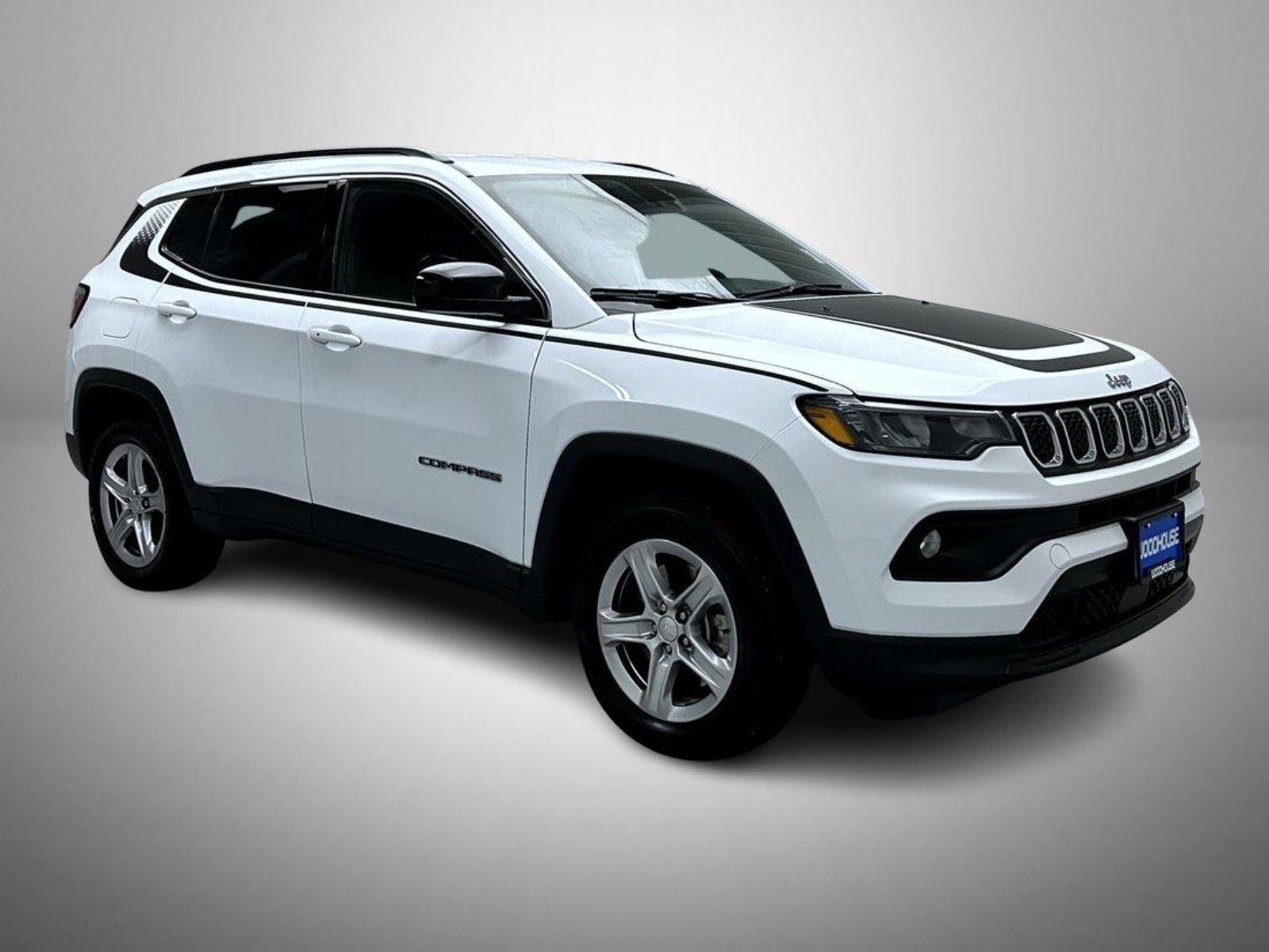 Used 2023 White Jeep Latitude image 3