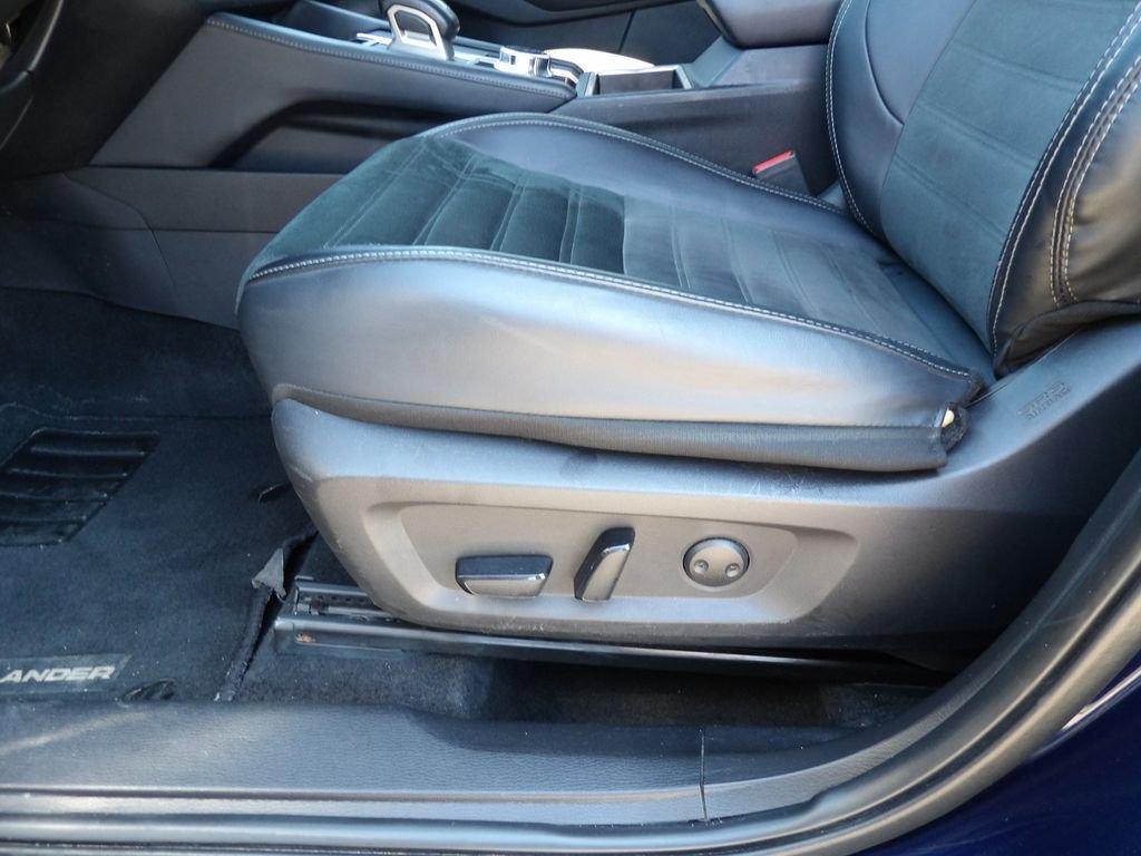 Used 2024 Cosmic Blue Metallic Mitsubishi SE Black Edition image 21