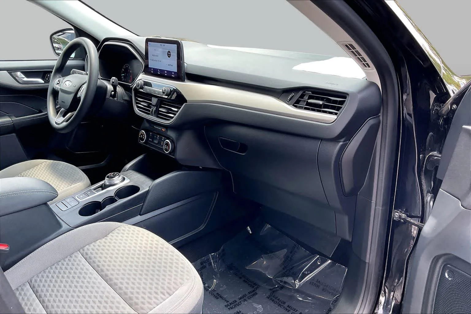 Used 2021 Agate Black Metallic Ford SE image 17