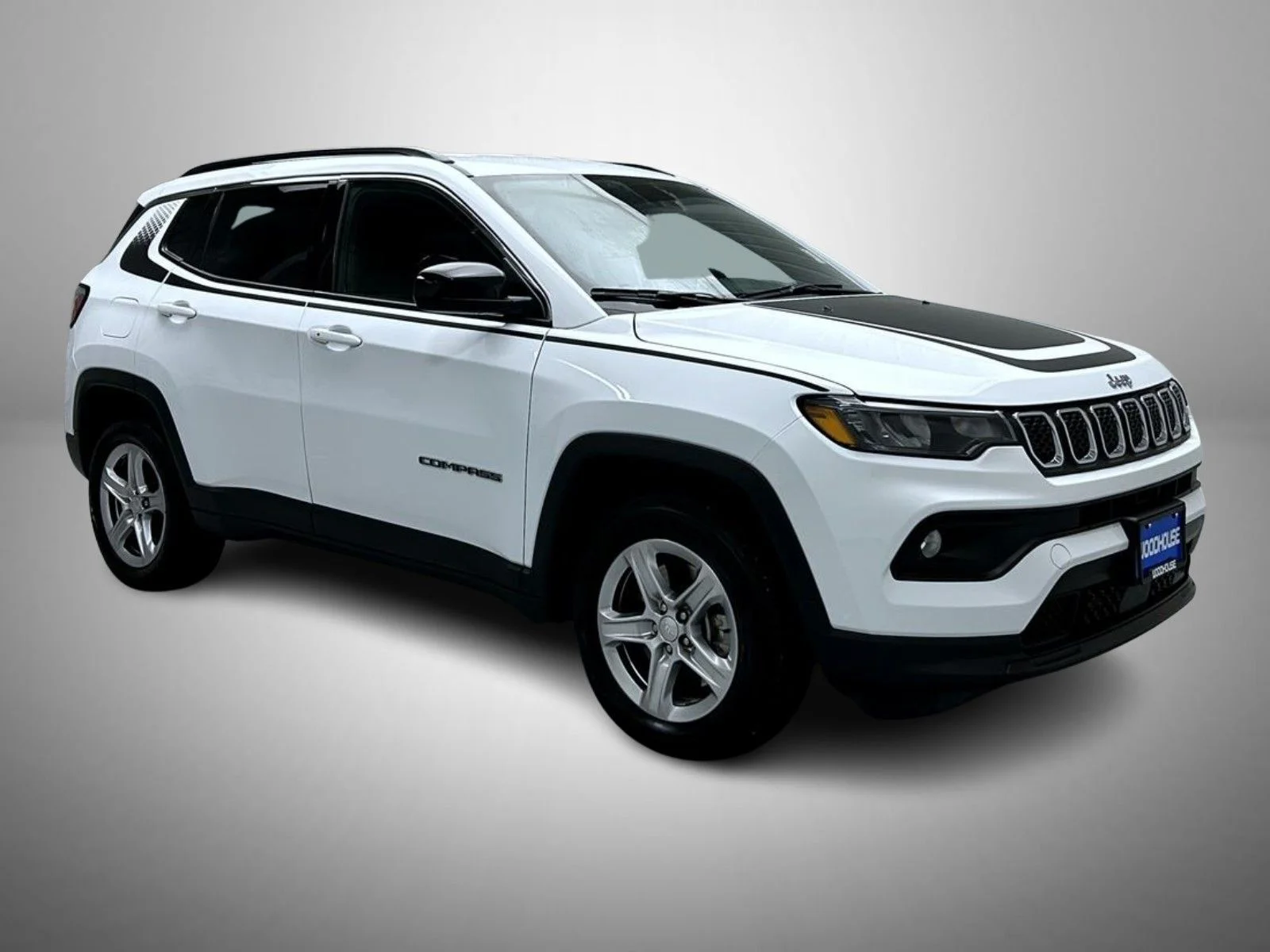 Used 2023 White Jeep Latitude image 3