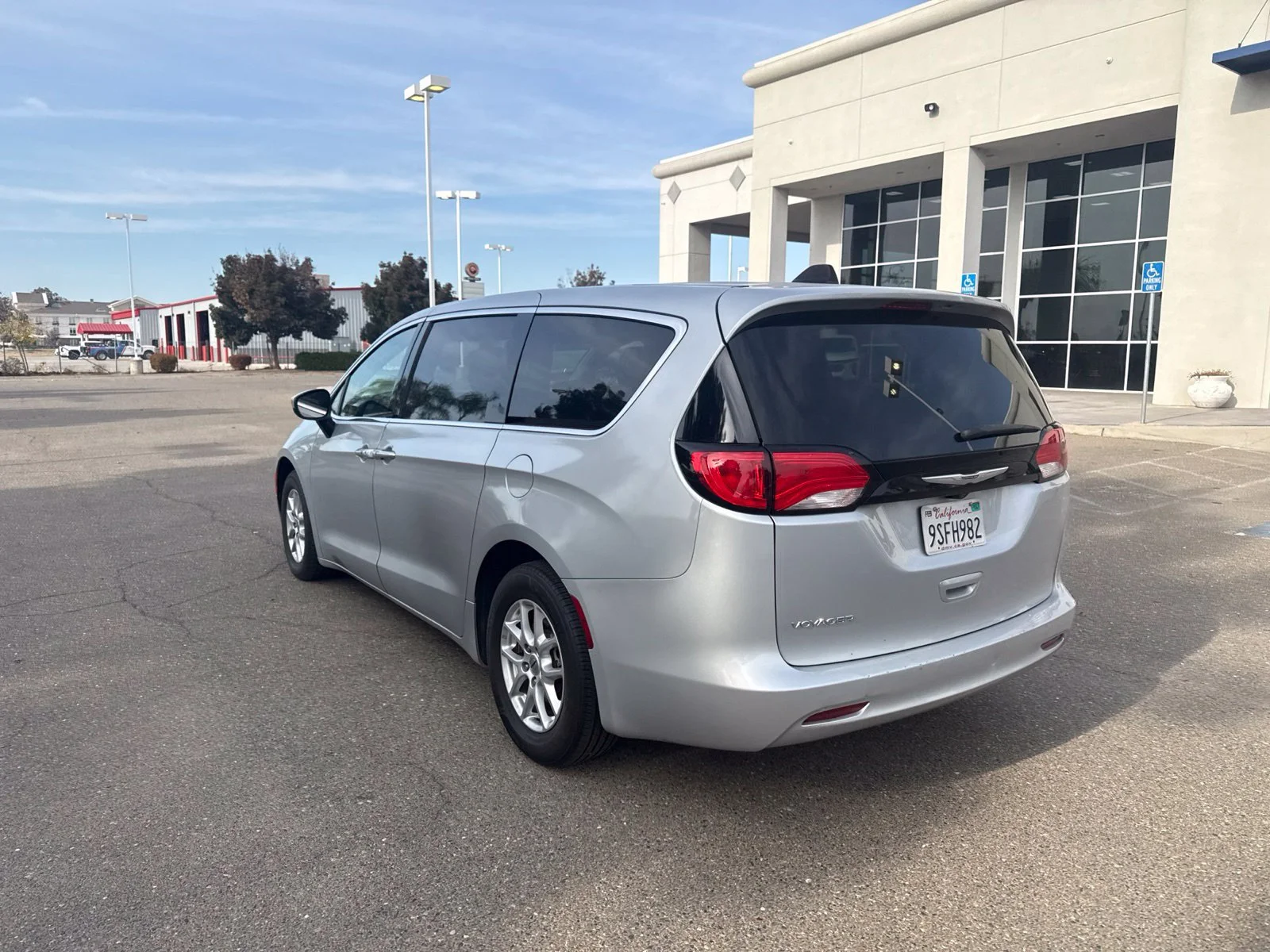 Used 2022 Silver Chrysler LX image 5