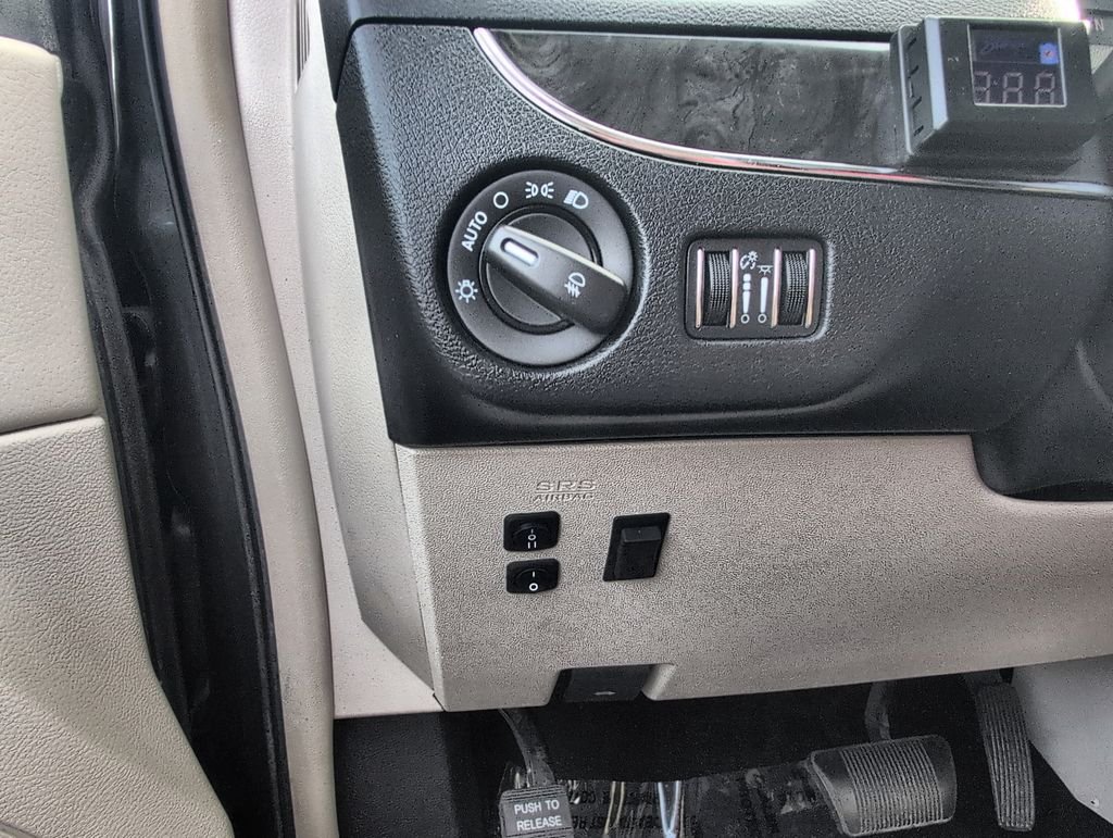 Used 2012 Gray Chrysler Touring-L image 13