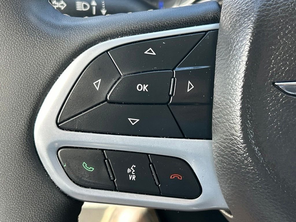Used 2024 Silver Chrysler Touring L image 19
