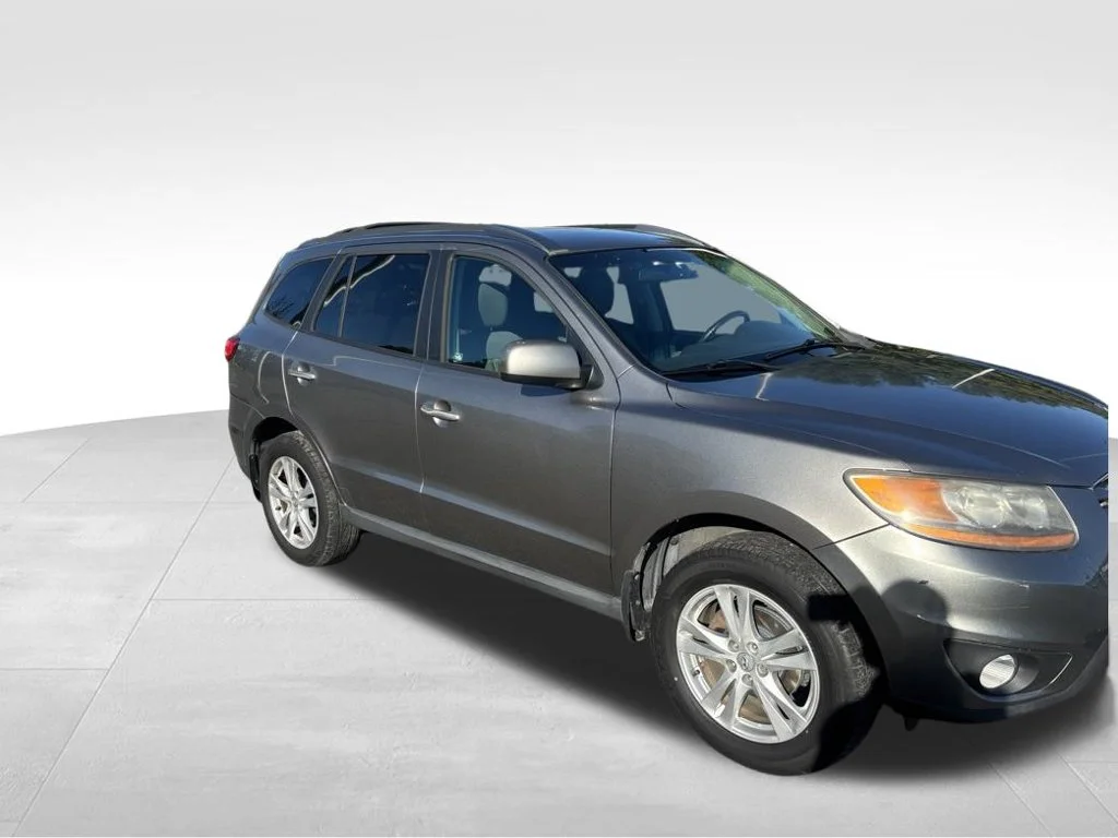 Used 2011 Gray Hyundai SE image 9