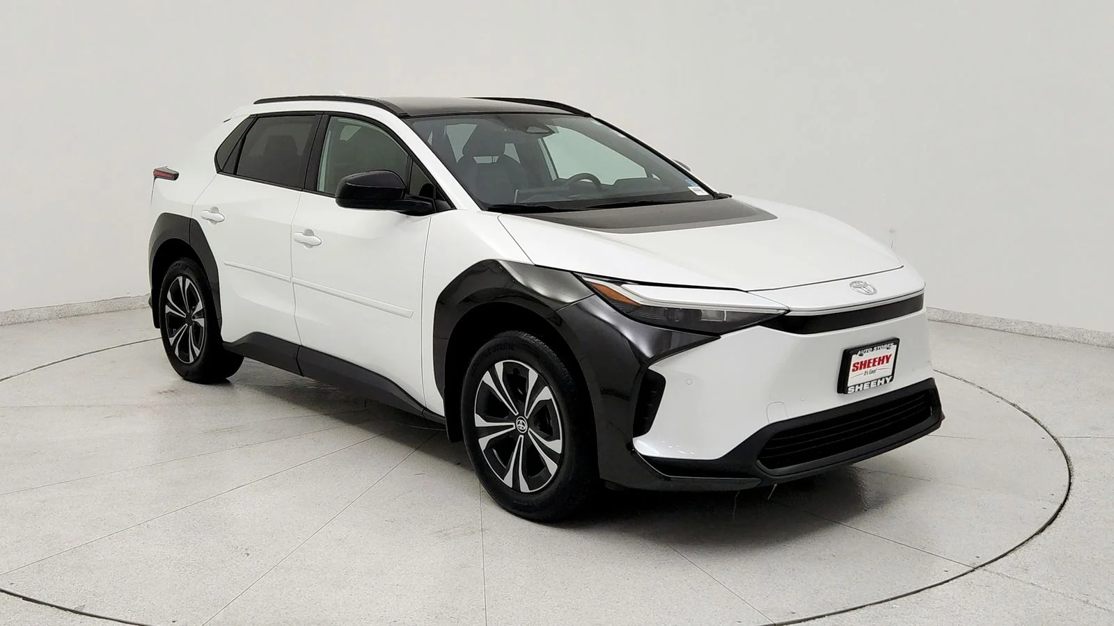 Used 2024 Beige Toyota XLE image 1