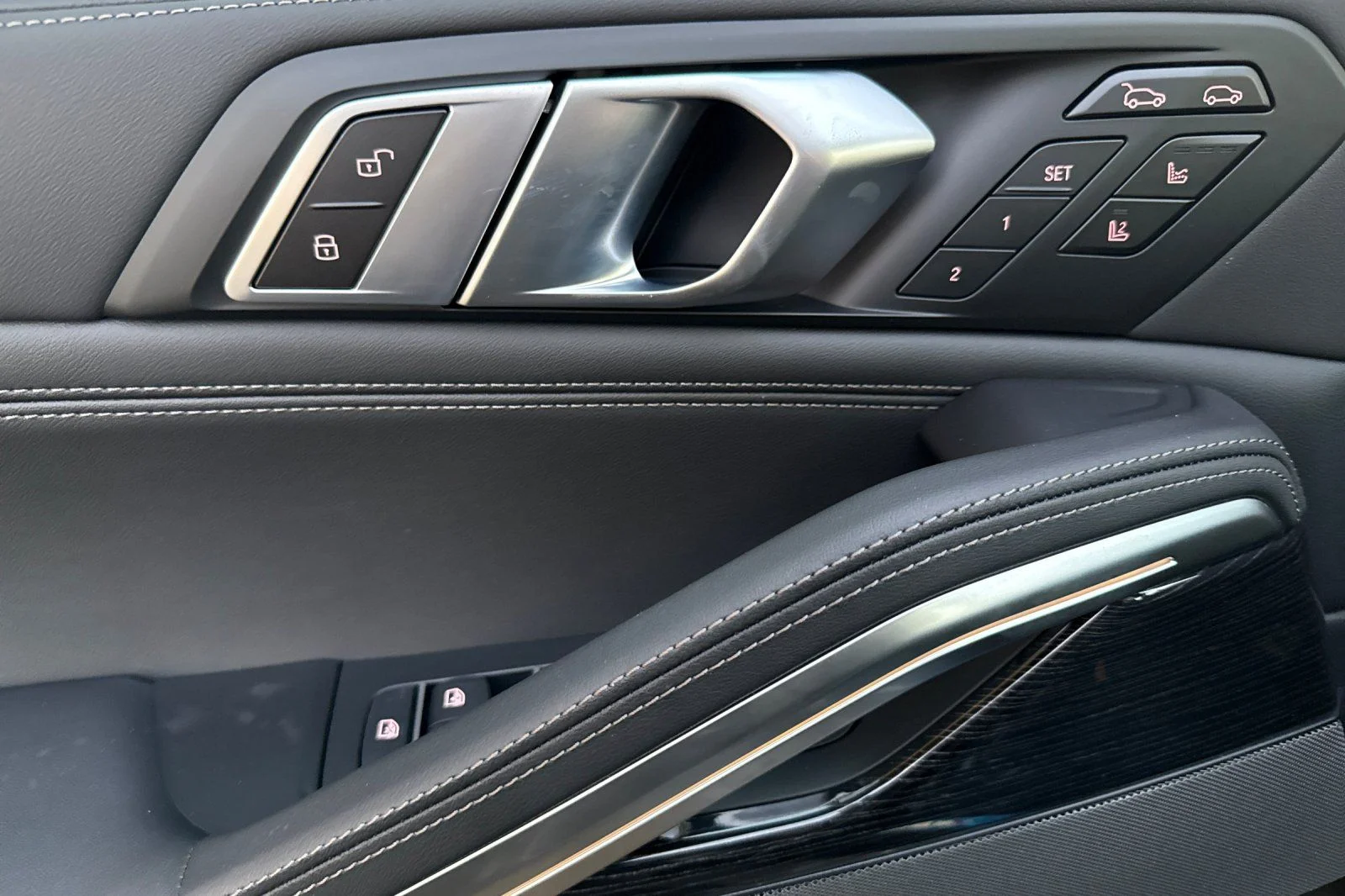 New 2026 Brooklyn Grey Metallic BMW M60i image 8