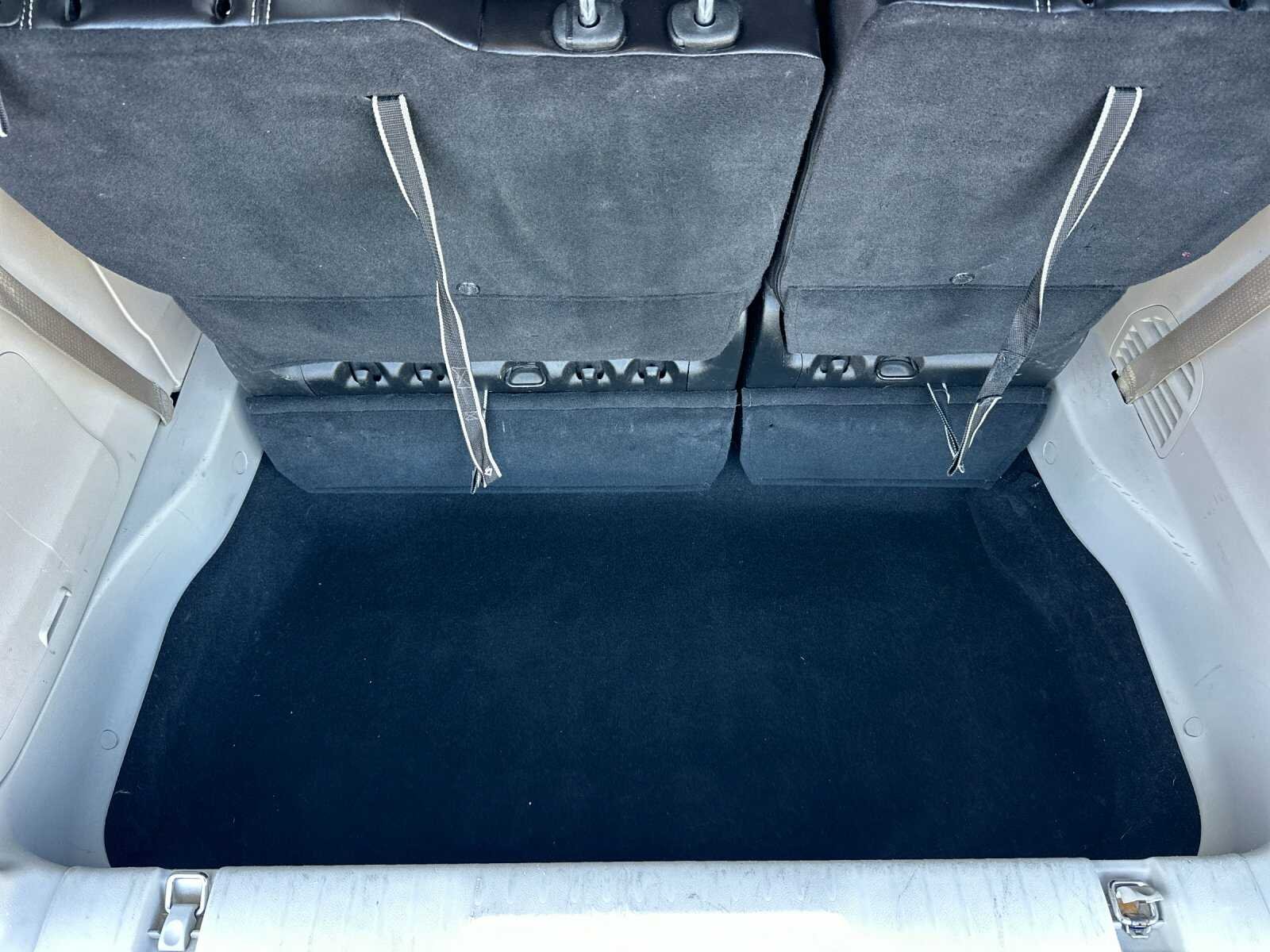 Used 2023 Silver Mist Clearcoat Chrysler Touring L 4D Passenger Van image 18