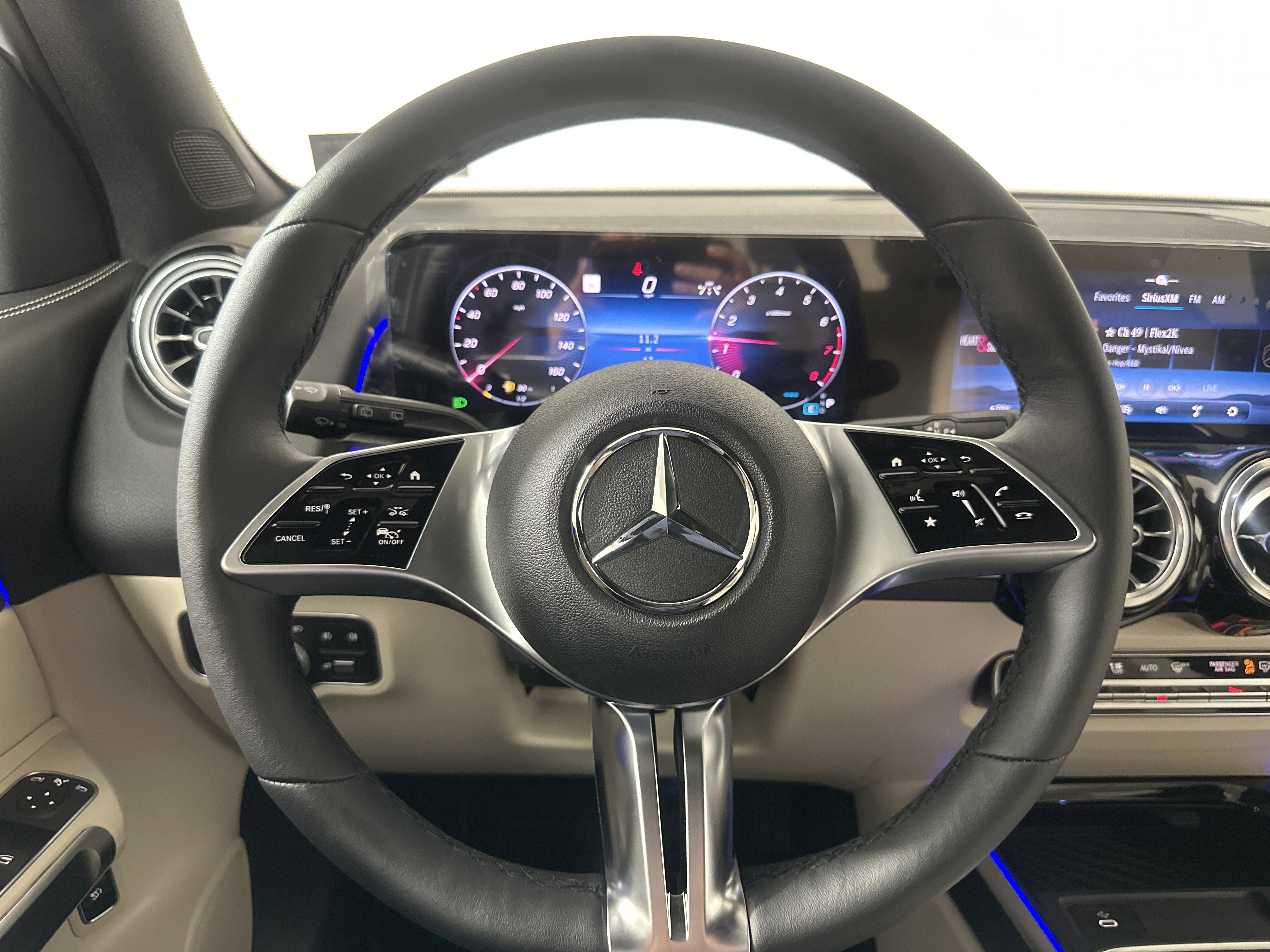 New 2026 Polar White Mercedes-Benz GLB 250 image 12