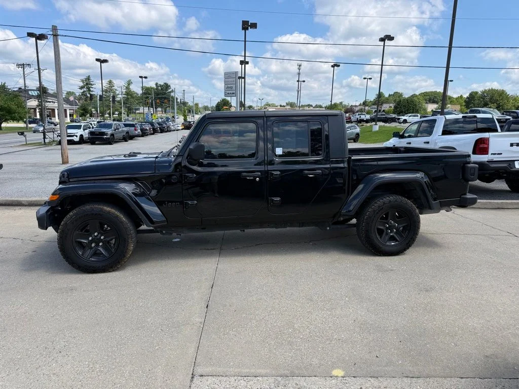 Used 2021 Black Jeep Sport image 10