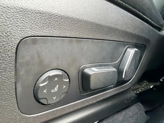 Used 2024 Gray BMW xDrive30i image 11