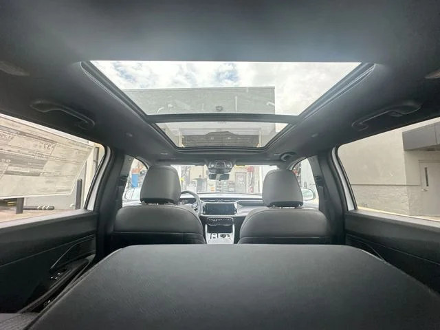 New 2026 Bright White Clear-Coat Exterior Paint Jeep Overland image 23
