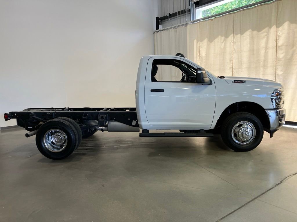 New 2026 Bright White Clear-Coat Exterior Paint RAM Tradesman image 23