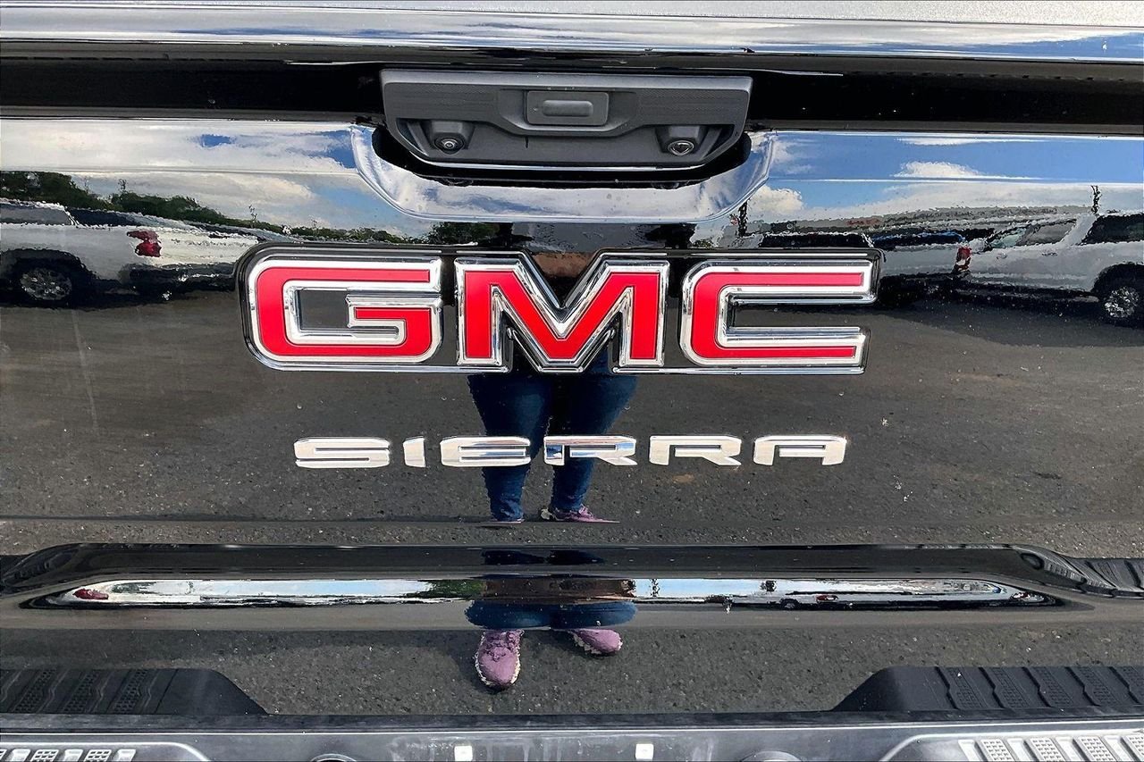 Used 2025 Onyx Black GMC 4WD Regular Cab Standard Box Pro image 26