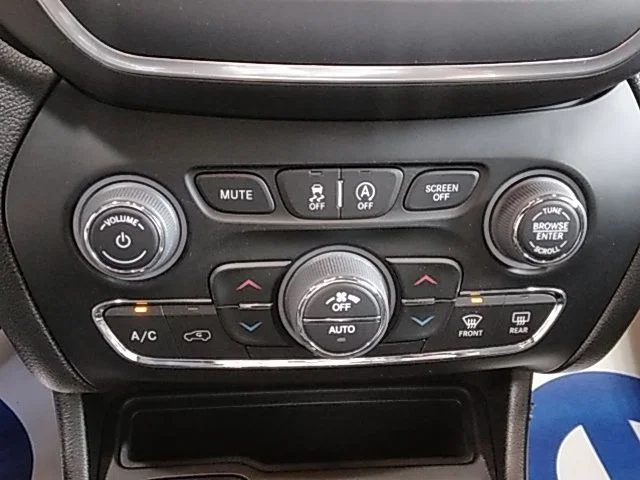 Used 2023 Black Jeep Altitude image 14