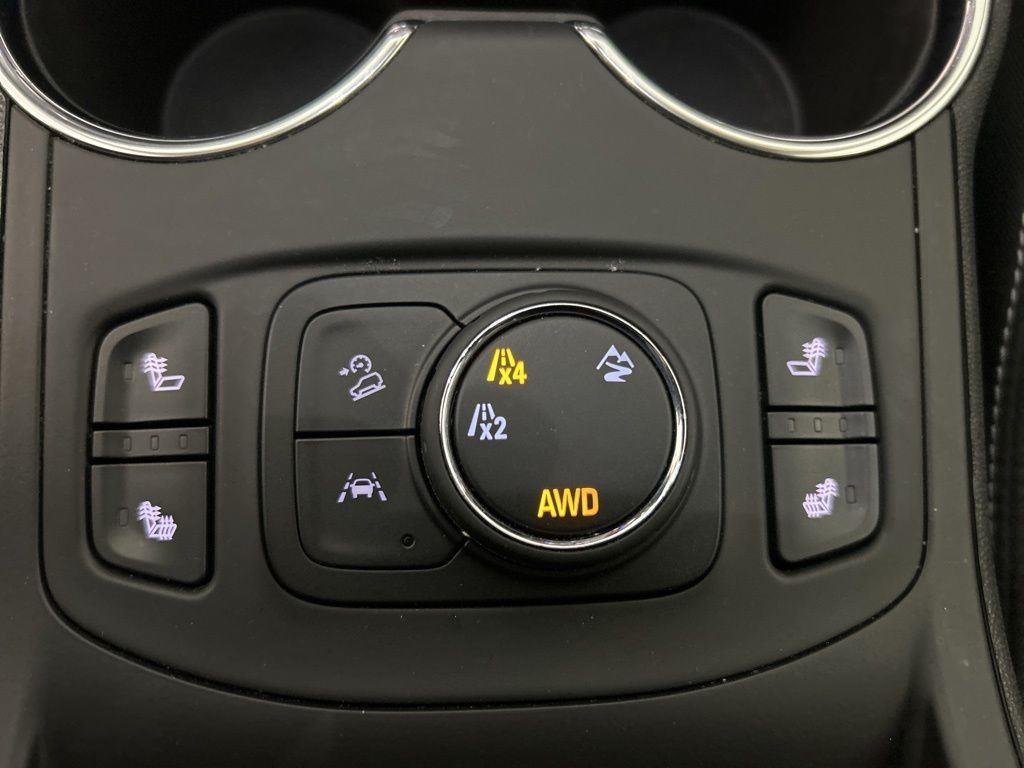 Used 2023 Summit White GMC SLE image 25
