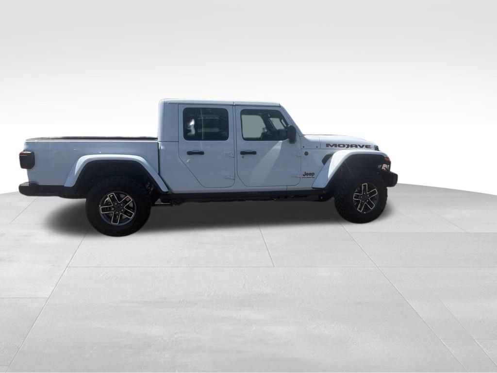 New 2026 Bright White Clear-Coat Exterior Paint Jeep Mojave X image 7