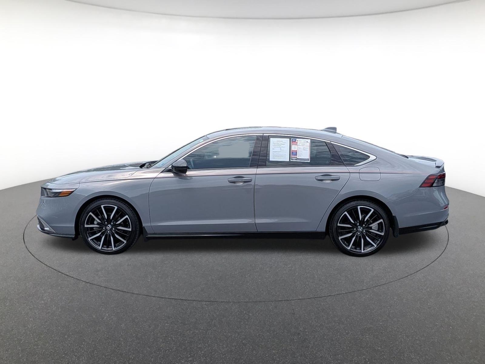 Used 2024 Urban Gray Pearl Honda Touring image 4