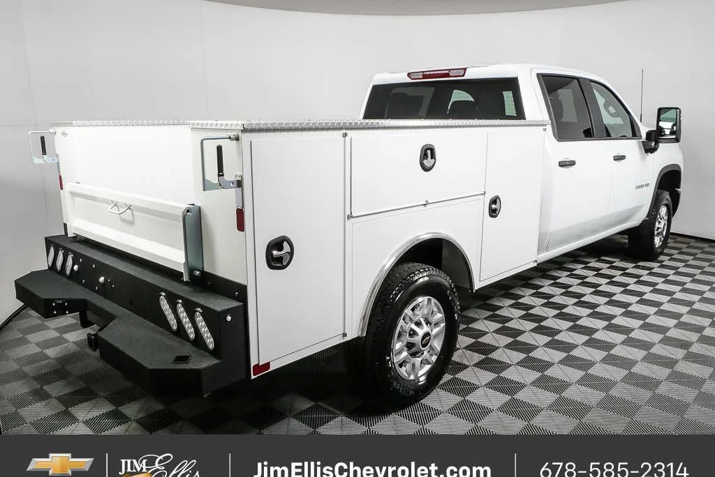 New 2026 Summit White Chevrolet WT image 3