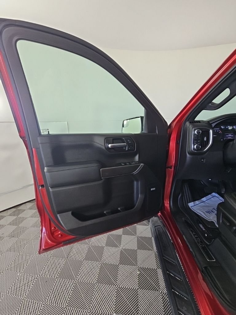 Used 2022 Red GMC AT4 image 21