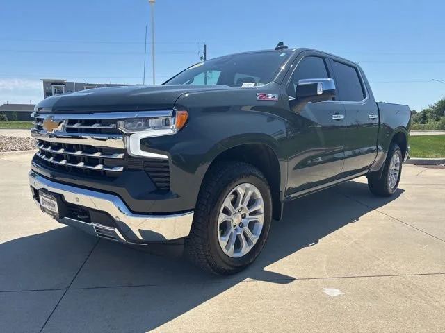 Used 2025 Cypress Gray Chevrolet LTZ image 29