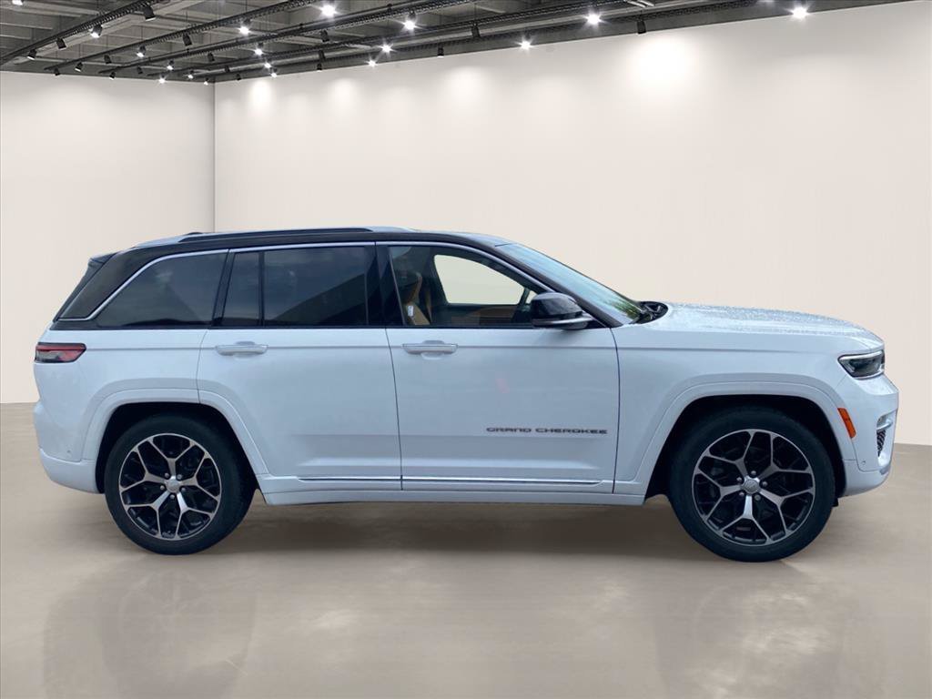 Used 2022 Bright White Clearcoat Jeep Summit Reserve image 8